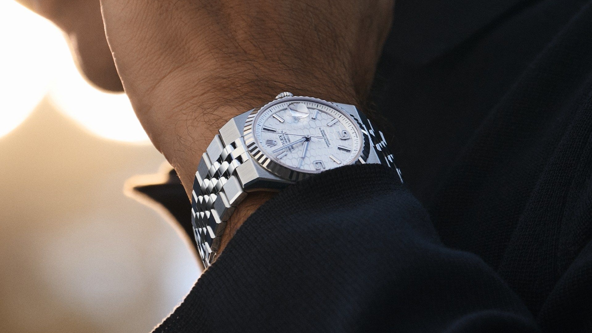 Roger Federer wears a Land-Dweller 40 in awhite Rolesor version. Roger Federer wears a Land-Dweller 40 in awhite Rolesor version.