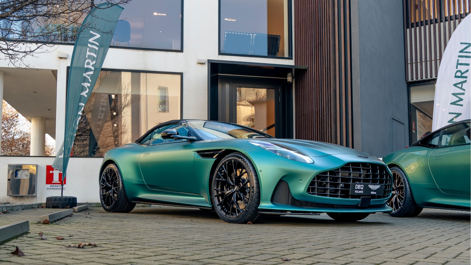 aston-martin-milano-timeless-usato-certificato-2 aston-martin-milano-timeless-usato-certificato-2