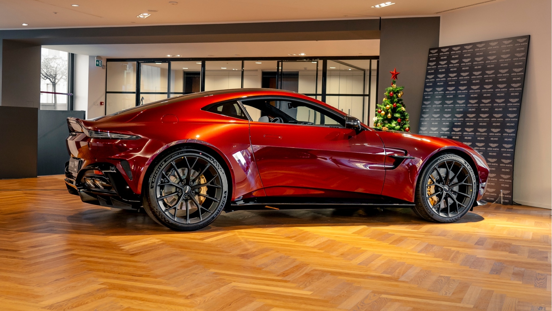 aston-martin-milano-timeless-usato-certificato-3 aston-martin-milano-timeless-usato-certificato-3