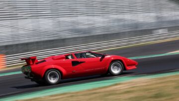 Lamborghini Countach: a biobenzina si scatena Lamborghini Countach: a biobenzina si scatena
