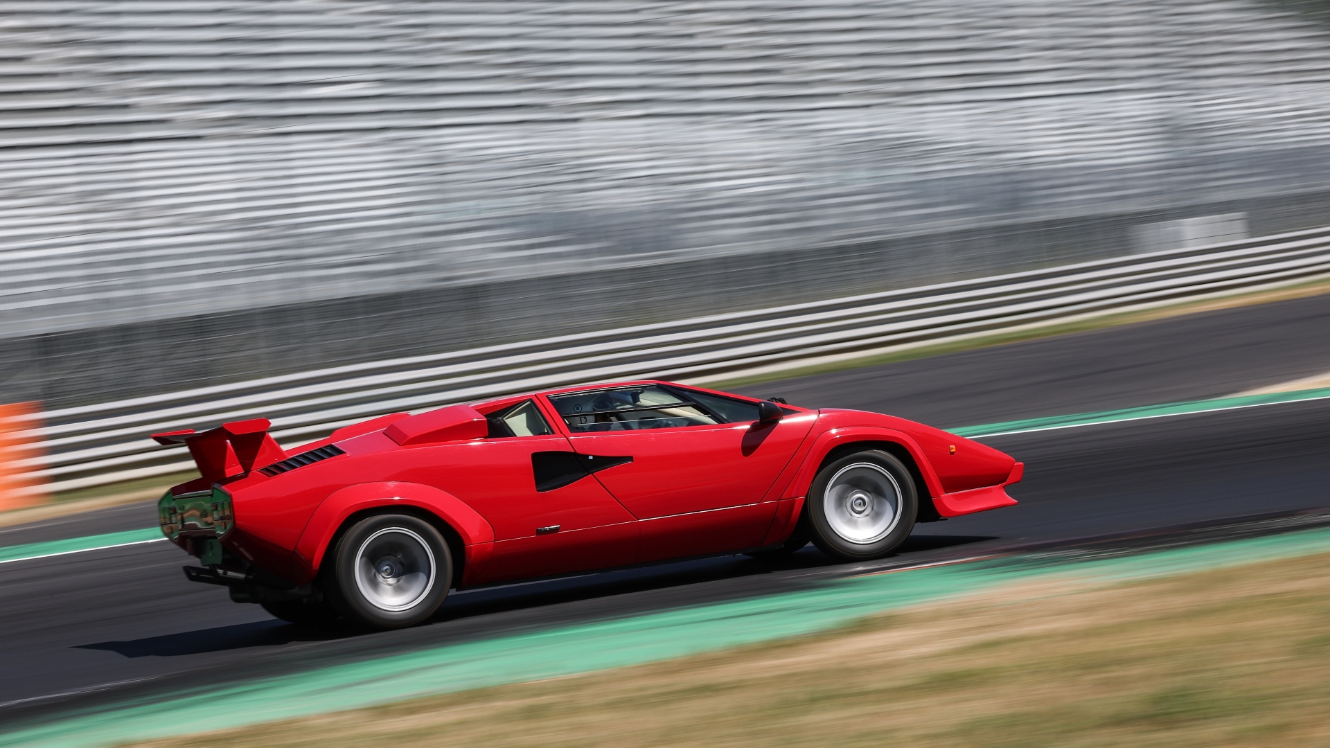 Lamborghini Countach: a biobenzina si scatena