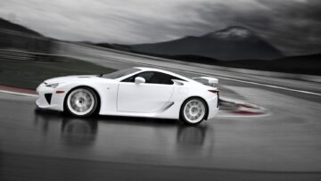 Lexus-LFA-motore-12