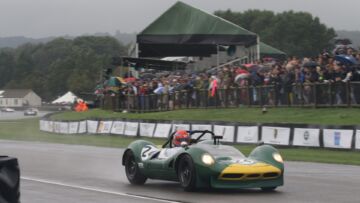 Una Lotus 30 impegnata in una delle gare rievocative del Goodwood Revival, in Inghilterra Una Lotus 30 impegnata in una delle gare rievocative del Goodwood Revival, in Inghilterra
