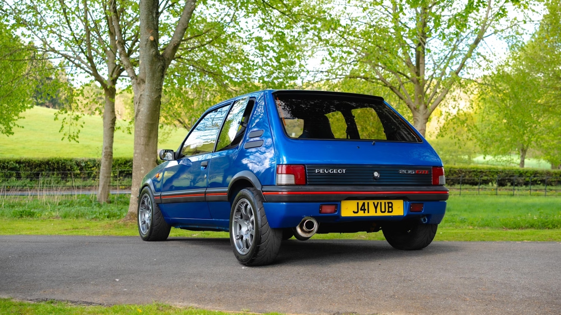 peugeot-205-gti-turbo-collecting-cars-7