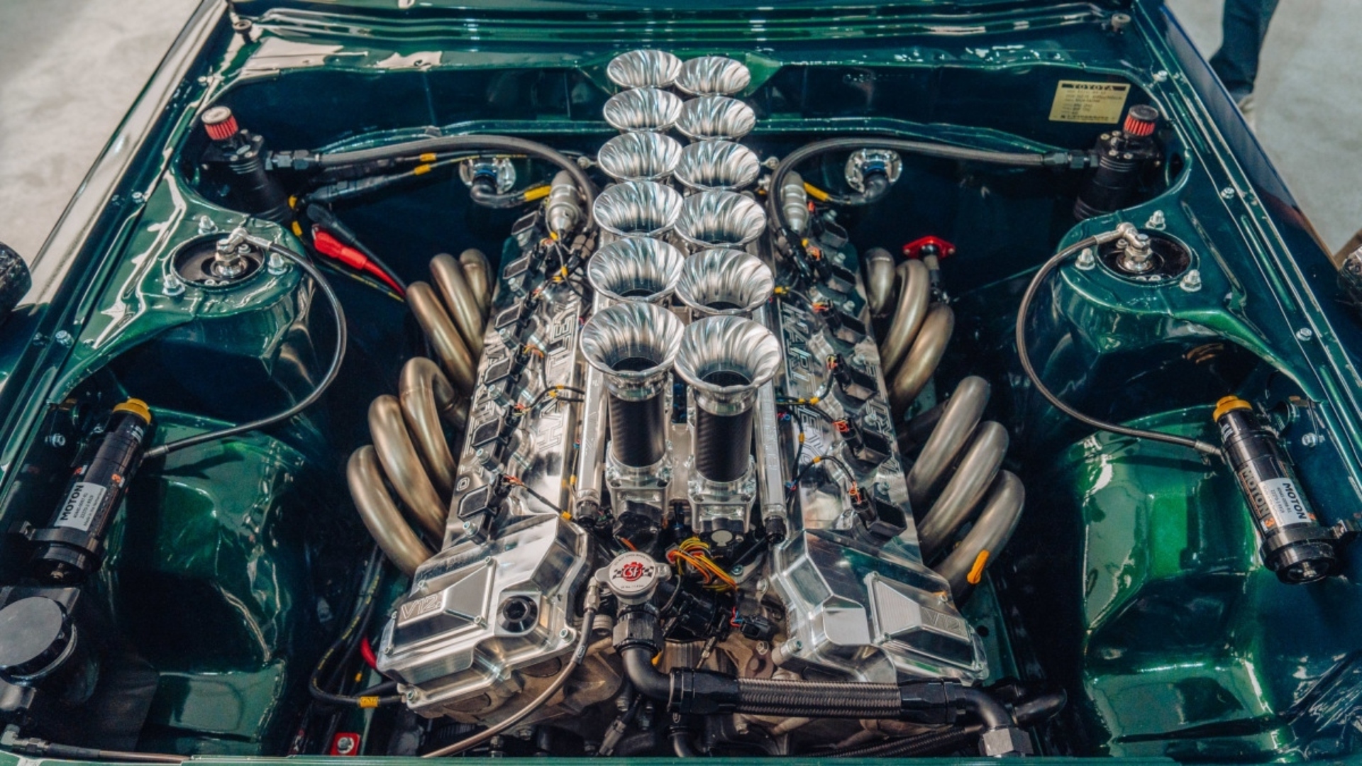 Chi ha messo un V12 in questa vecchia Celica?