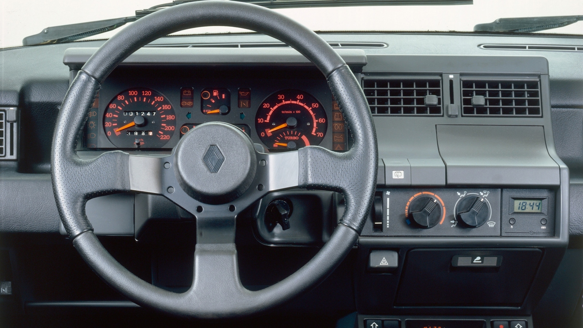 Renault-5-GT-Turbo-1