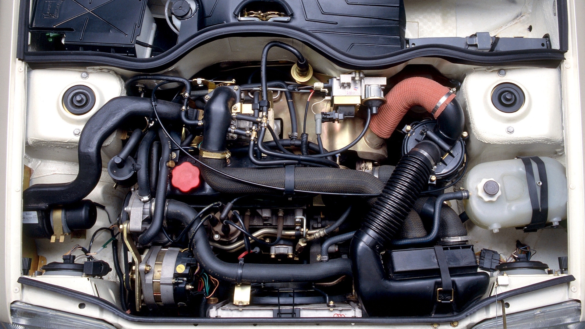 Renault-5-GT-Turbo-2