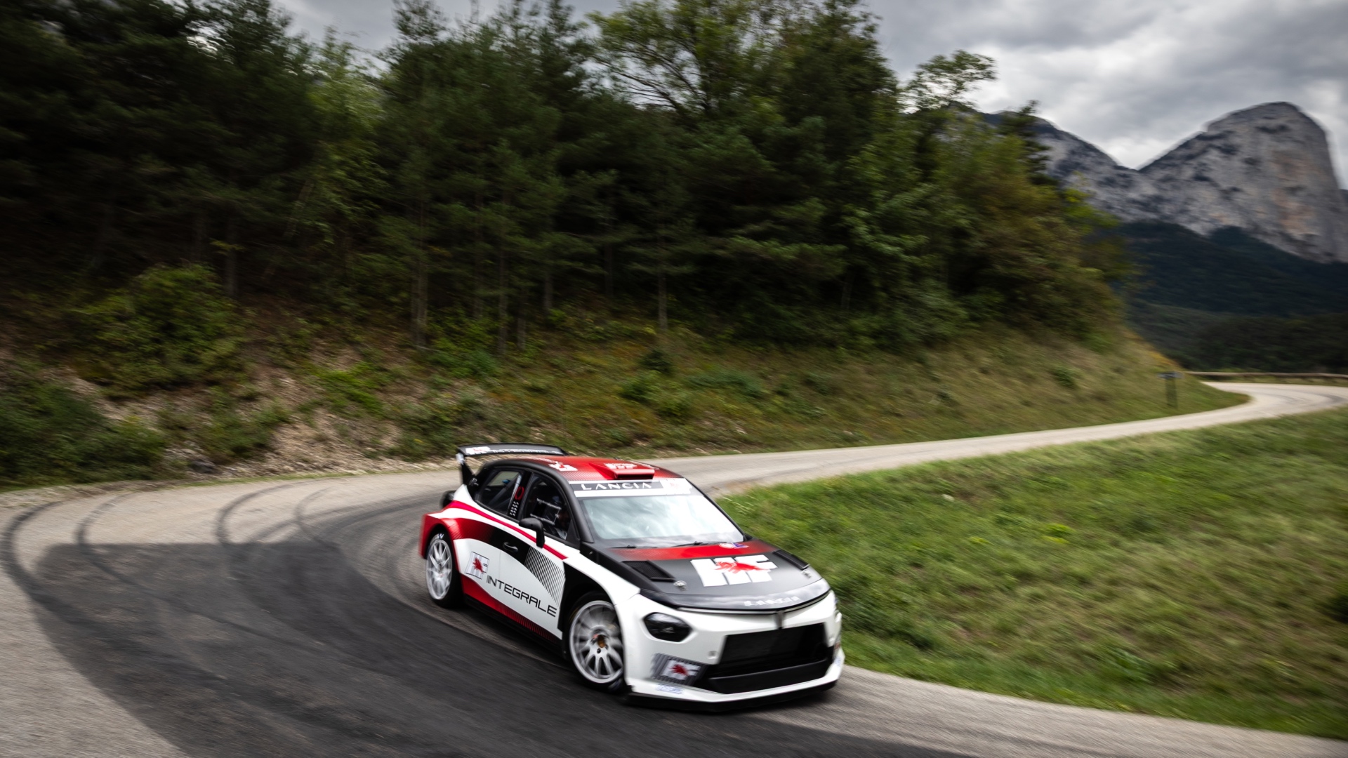 NuovaLanciaYpsilonRally2HFIntegrale-5 NuovaLanciaYpsilonRally2HFIntegrale-5