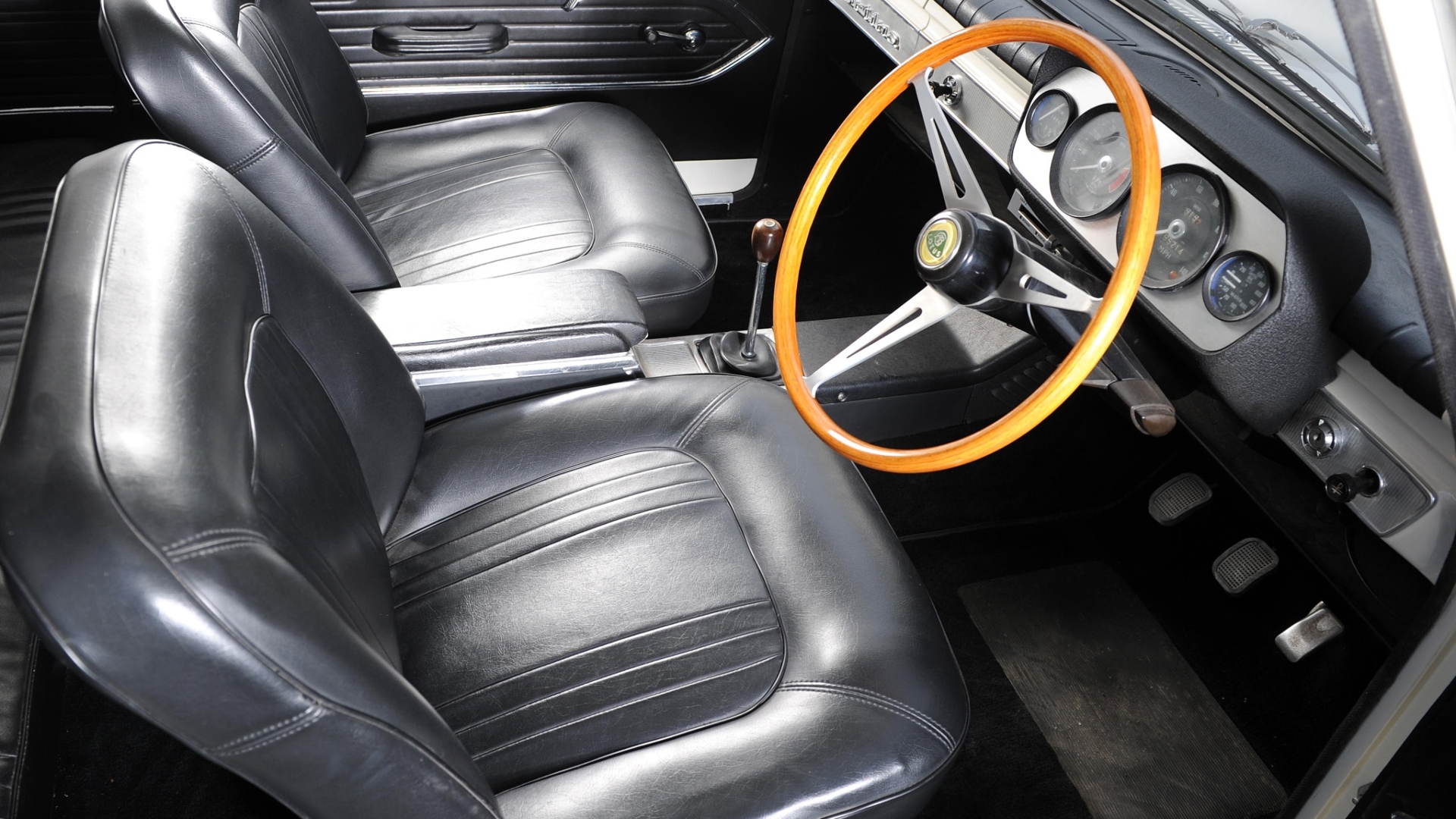 ford-cortina-lotus-7