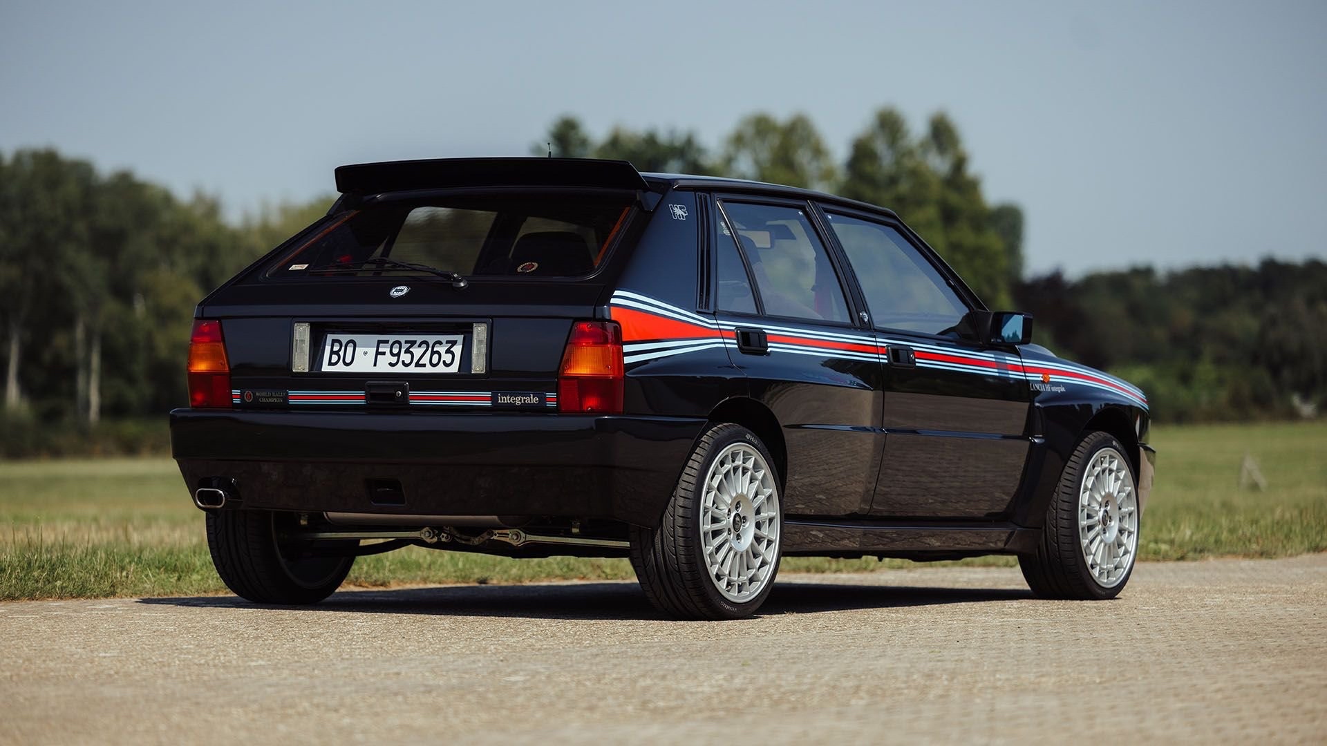 1992-lancia-delta-hf-integrale-16v-evoluzione-martini-speciale-2 1992-lancia-delta-hf-integrale-16v-evoluzione-martini-speciale-2