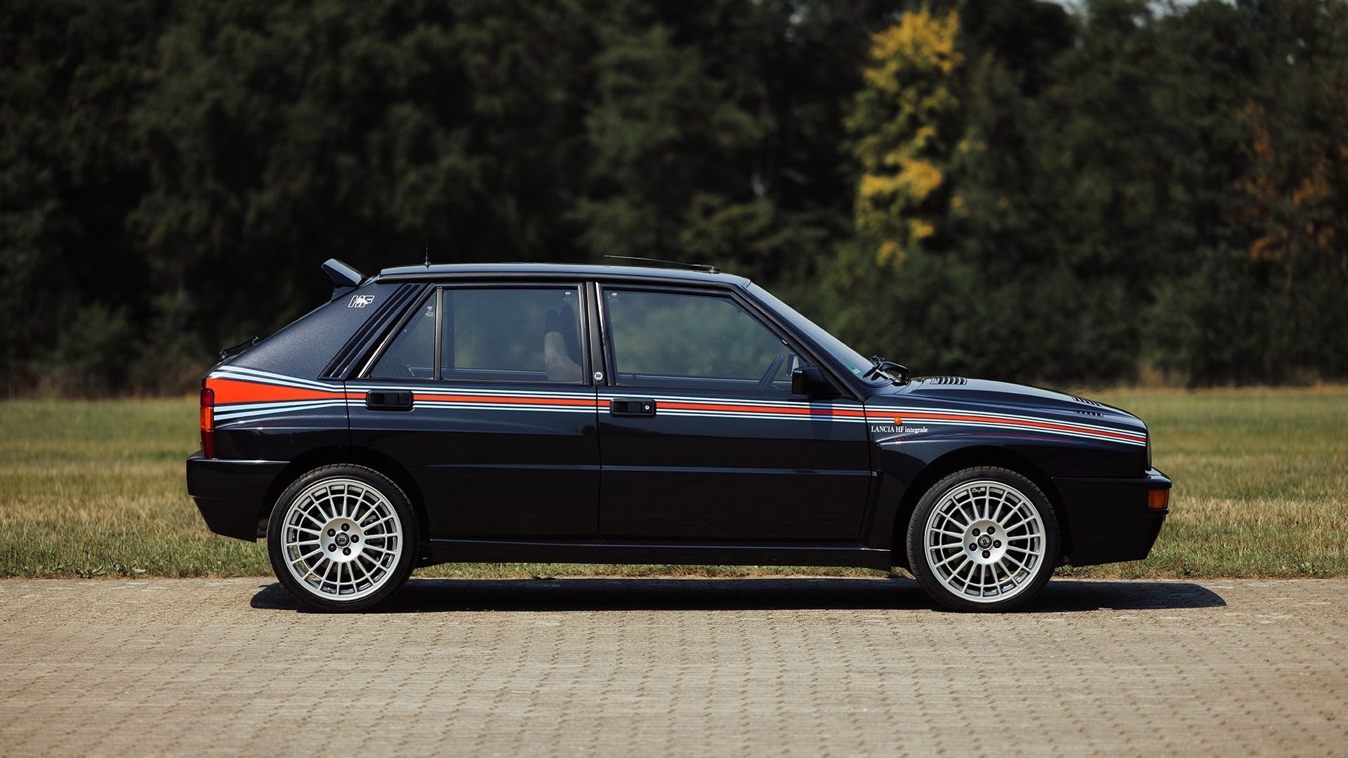 1992-lancia-delta-hf-integrale-16v-evoluzione-martini-speciale-3 1992-lancia-delta-hf-integrale-16v-evoluzione-martini-speciale-3