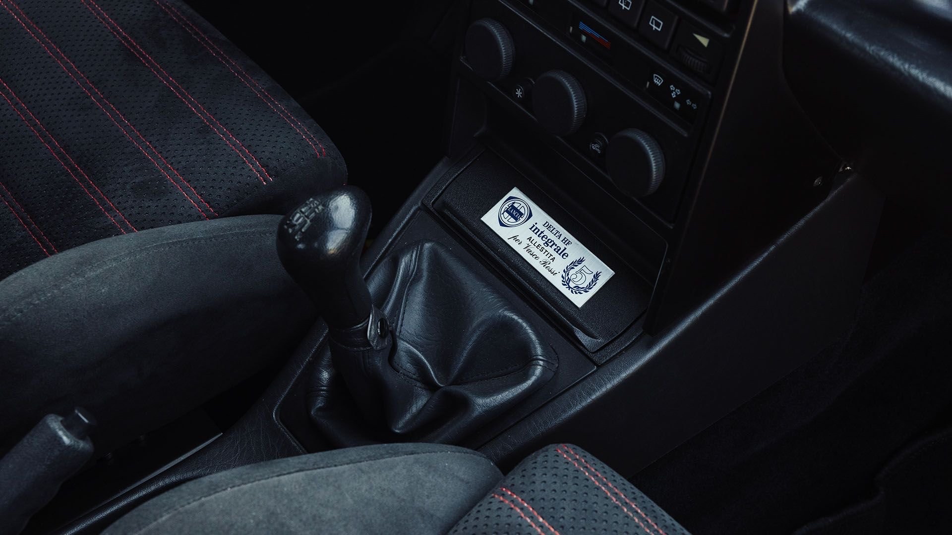 1992-lancia-delta-hf-integrale-16v-evoluzione-martini-speciale9 1992-lancia-delta-hf-integrale-16v-evoluzione-martini-speciale9