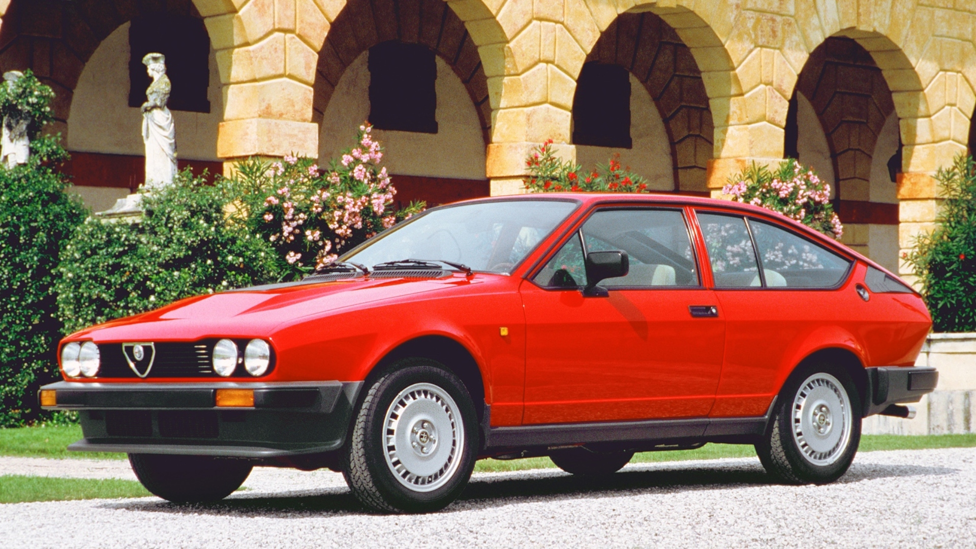 Alfa-Romeo-Alfetta-GT-GTV-1974-11