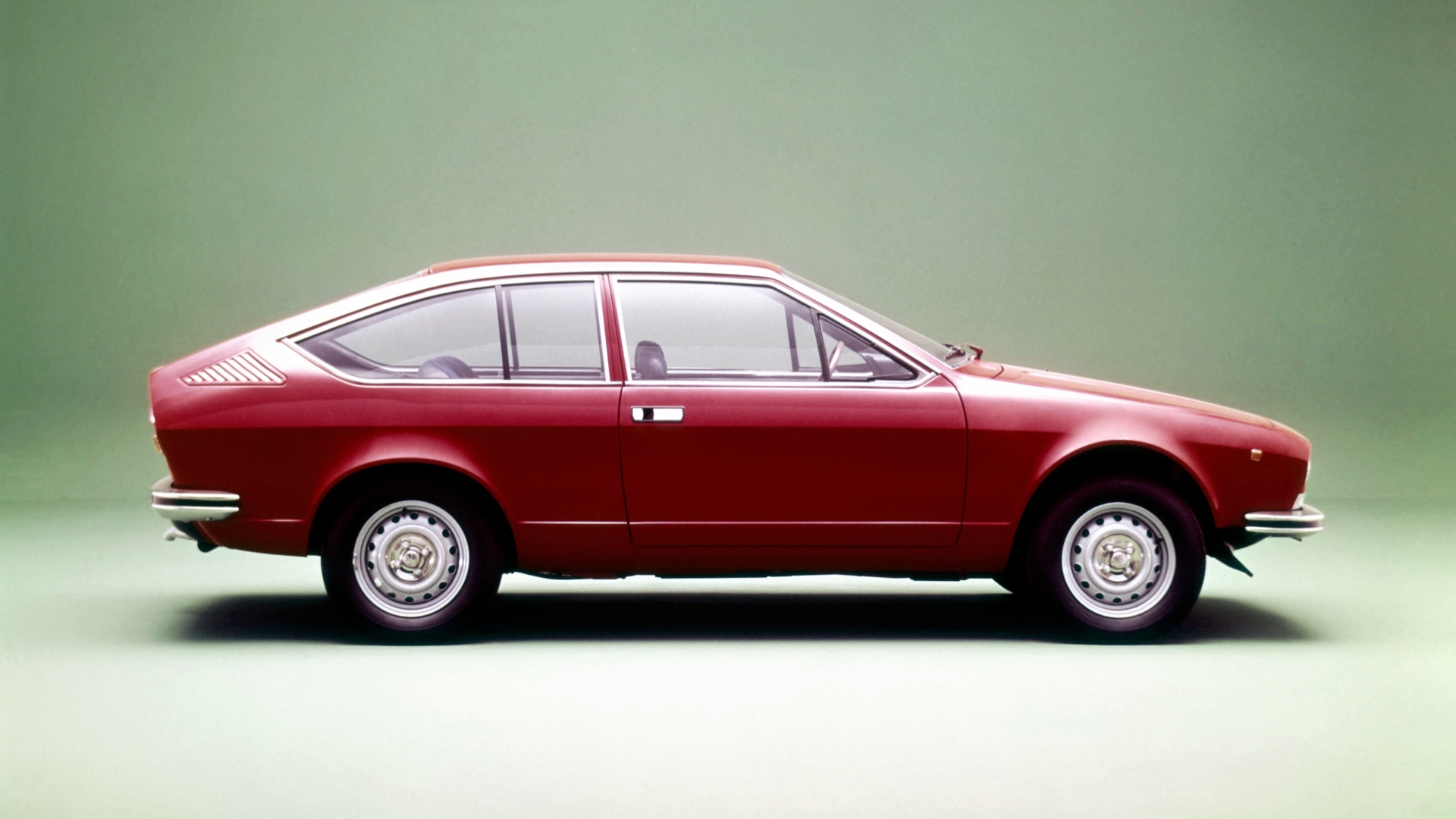 Alfa-Romeo-Alfetta-GT-GTV-1974-6
