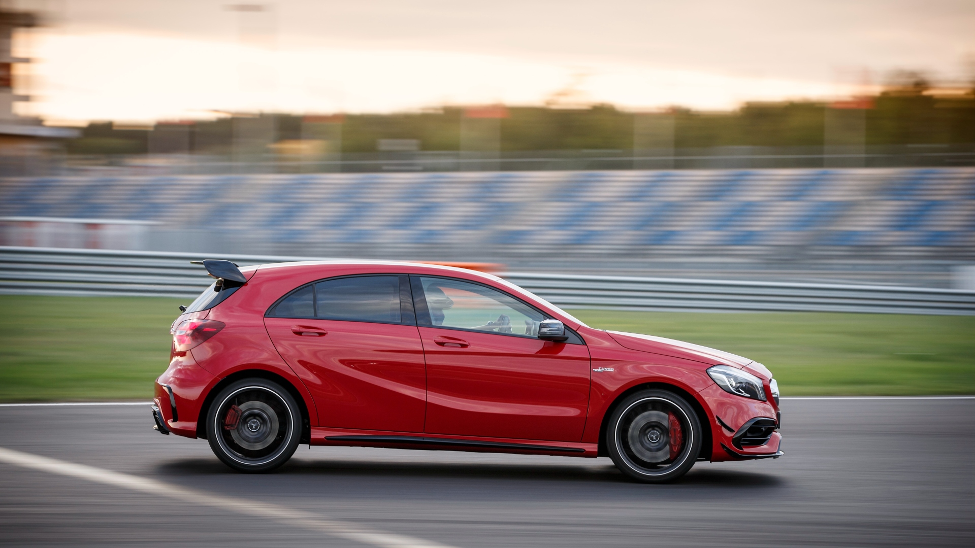 Mercedes-A45-AMG-2012-W176-2
