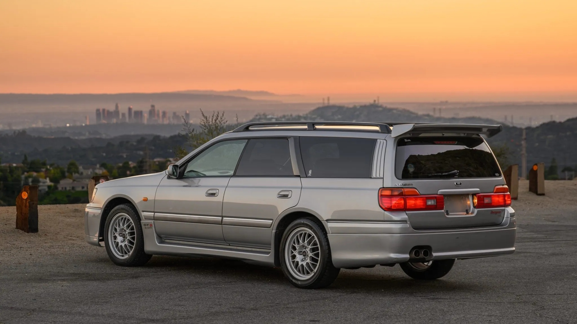 Stufo delle solite super wagon tedesche? Fatti una Nissan così!