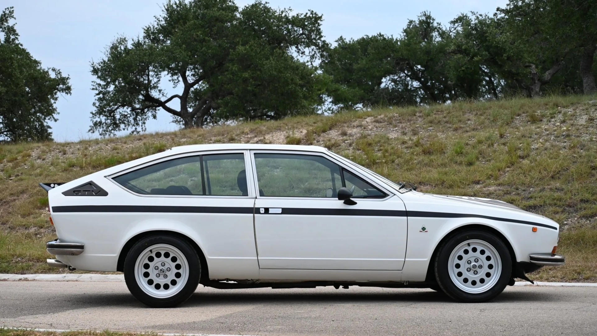 alfa-romeo-alfetta.gt-v8-asta-2025-3