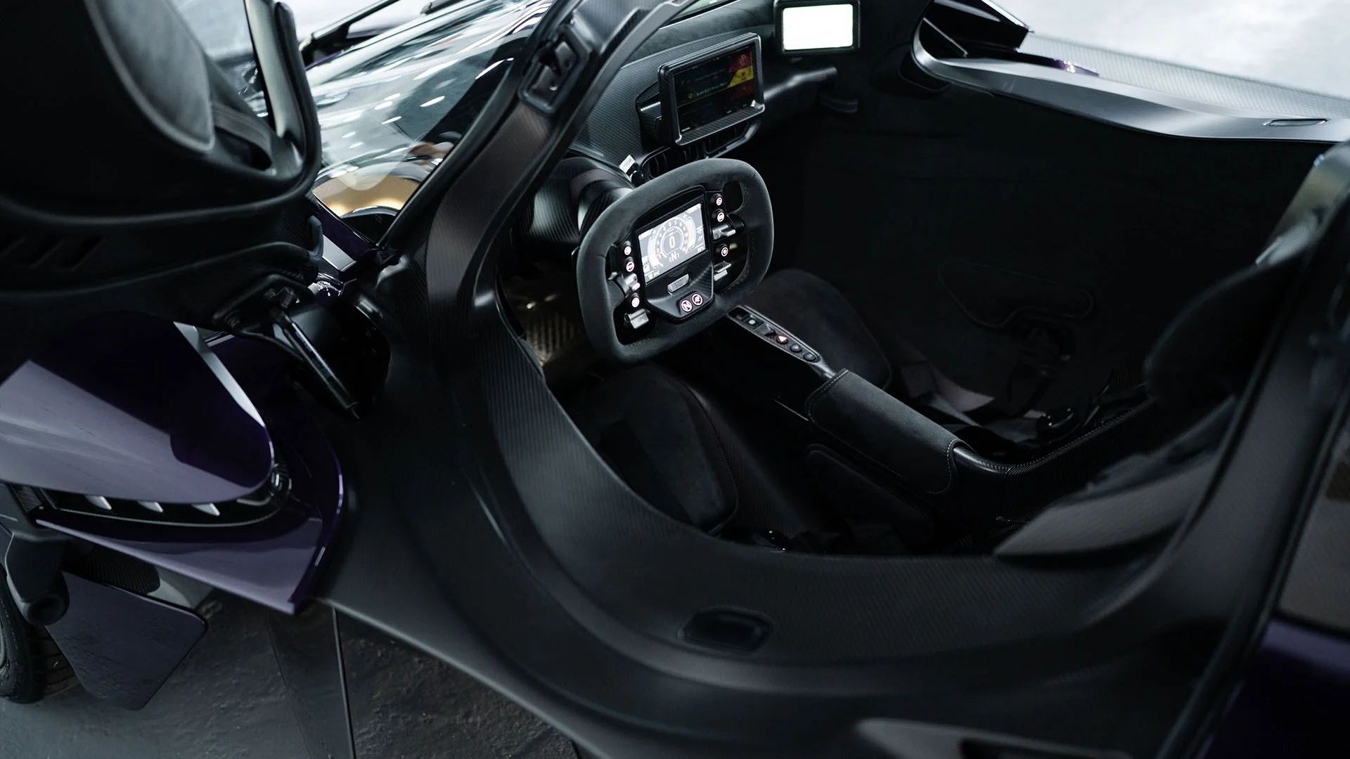 2024-aston-martin-valkyrie-spider (3) 2024-aston-martin-valkyrie-spider (3)