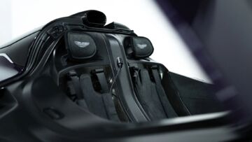 2024-aston-martin-valkyrie-spider (4) 2024-aston-martin-valkyrie-spider (4)