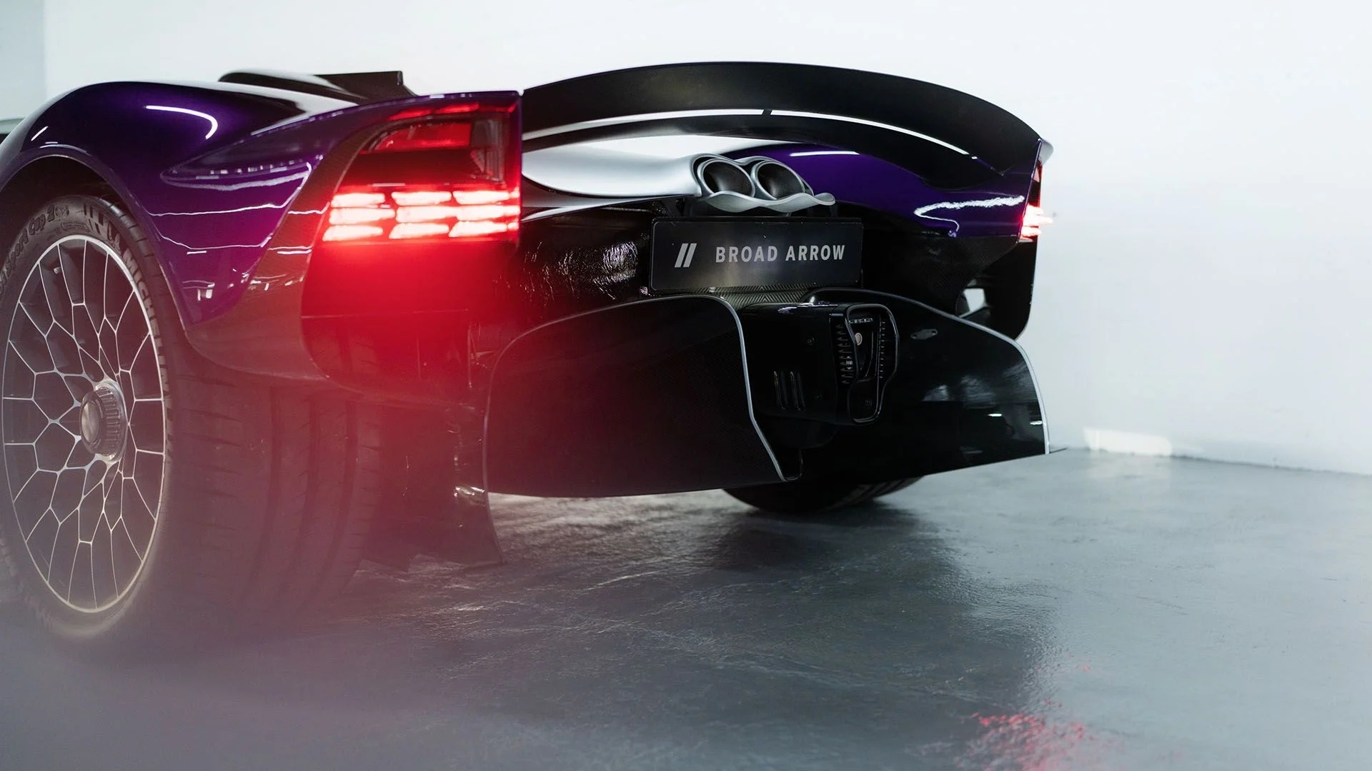 2024-aston-martin-valkyrie-spider (7) 2024-aston-martin-valkyrie-spider (7)