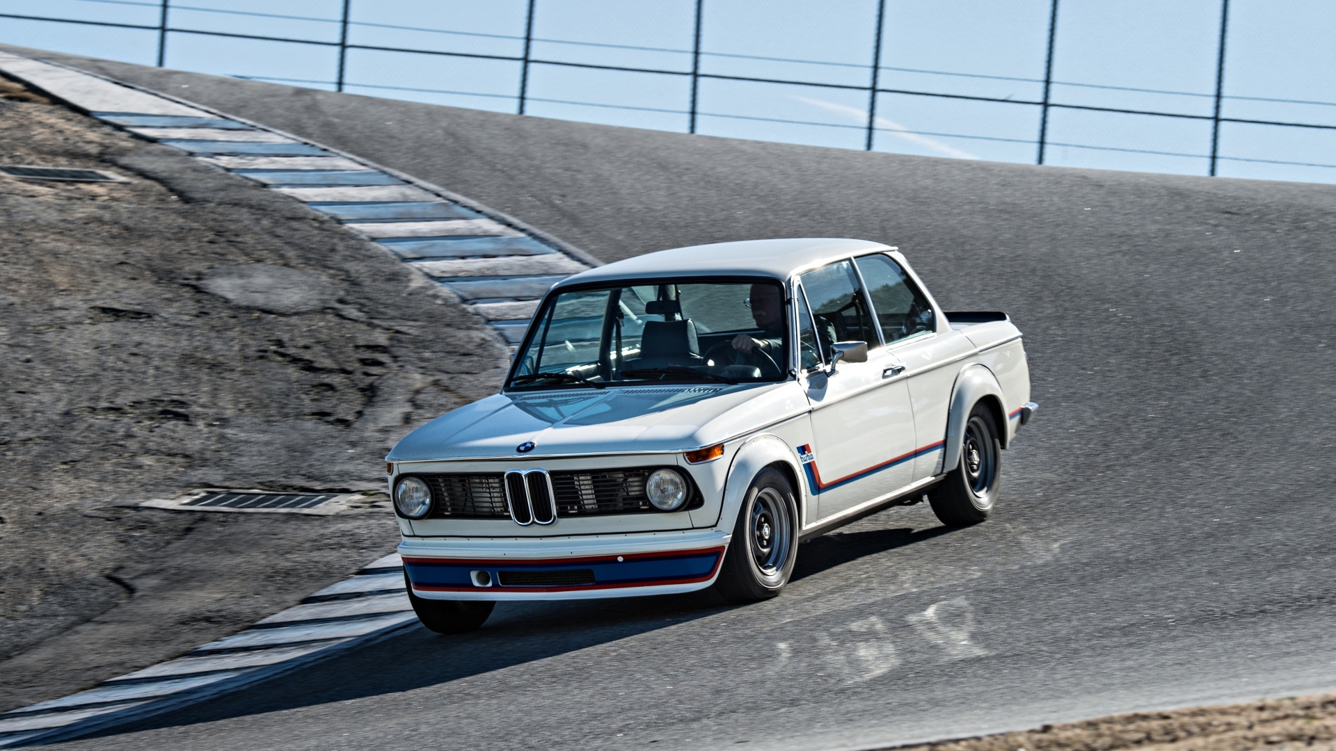 BMW-2002-Turbo-1973-4