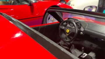 Mini-Ferrari-308-GTS-Giacomo-Agostini-5