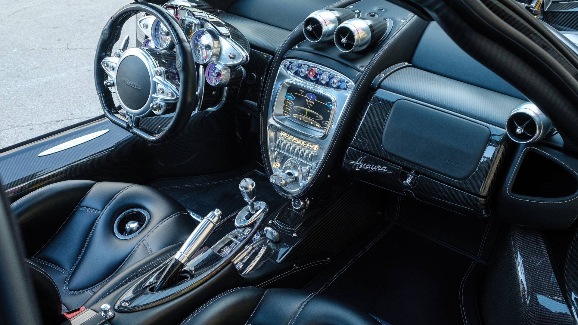 Pagani-Huayra-2012-2