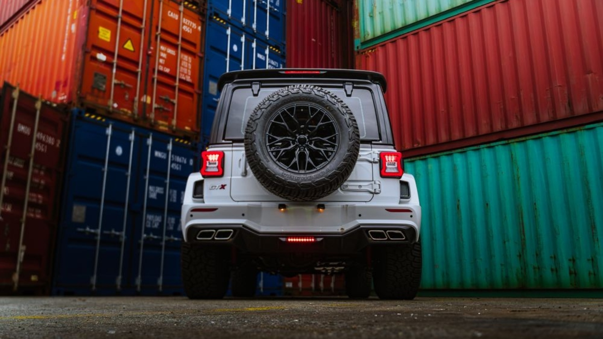 Questa Jeep Wrangler gioca a fare la Classe G