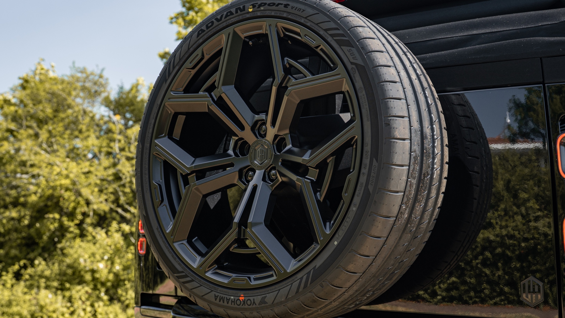 urban_widetrack_heritage_series_soft-top-land-rover-defender-restomod-2025-1