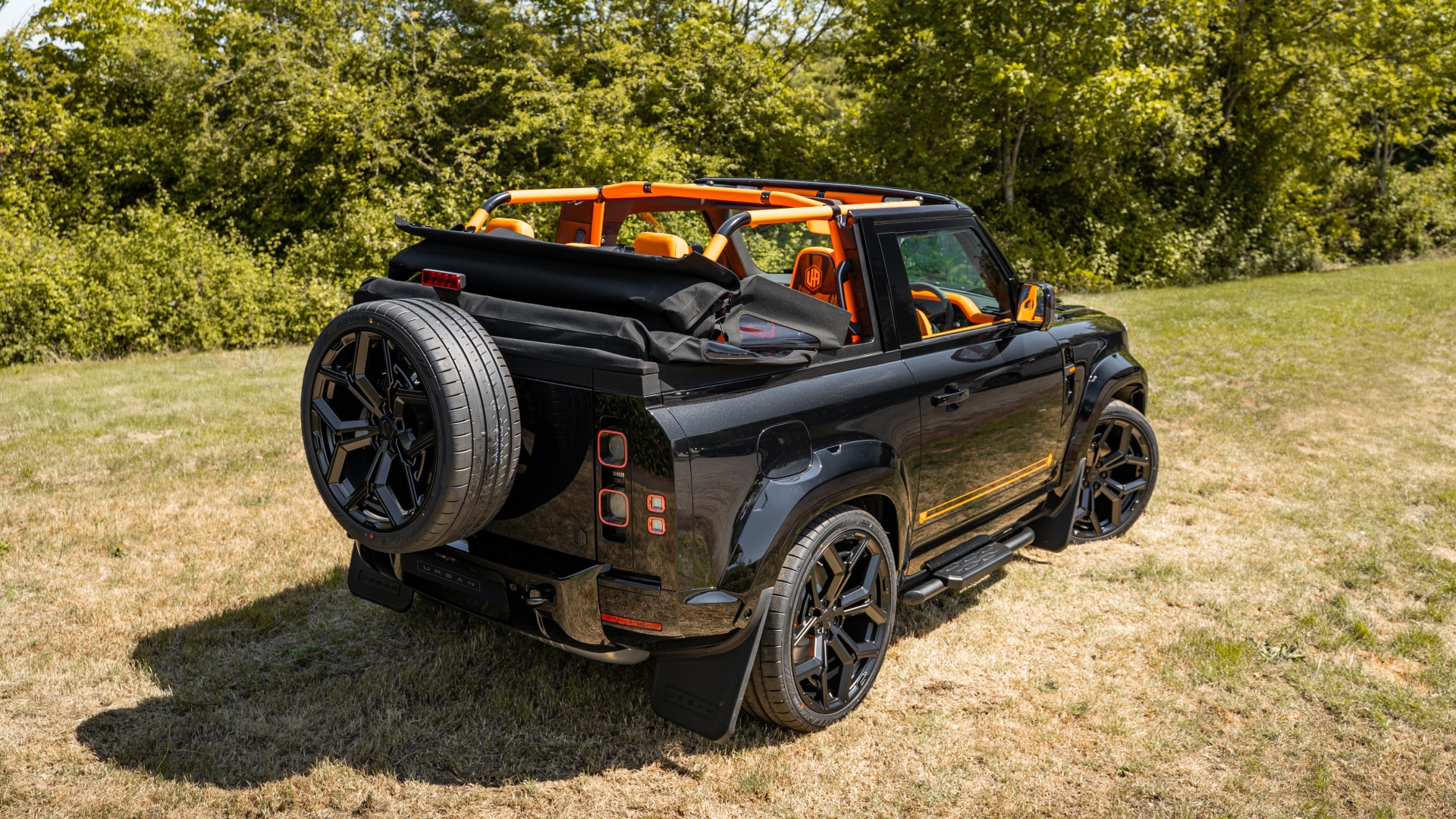 urban_widetrack_heritage_series_soft-top-land-rover-defender-restomod-2025-5