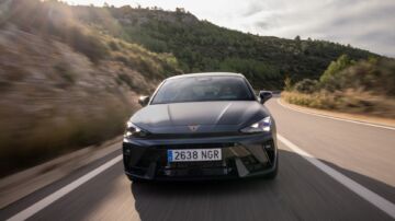 Cupra Leon VZ: L’elettricità? Giusto per le candele Cupra Leon VZ: L’elettricità? Giusto per le candele