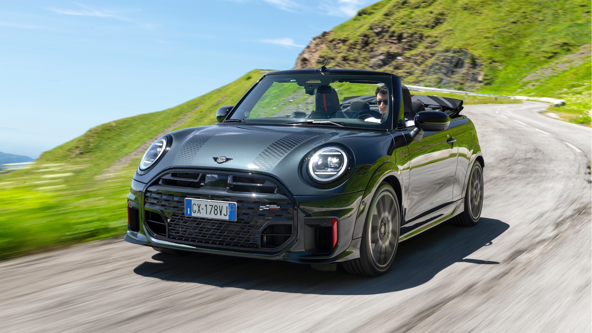 Mini JCW Cabrio: più stilosa o grintosa?