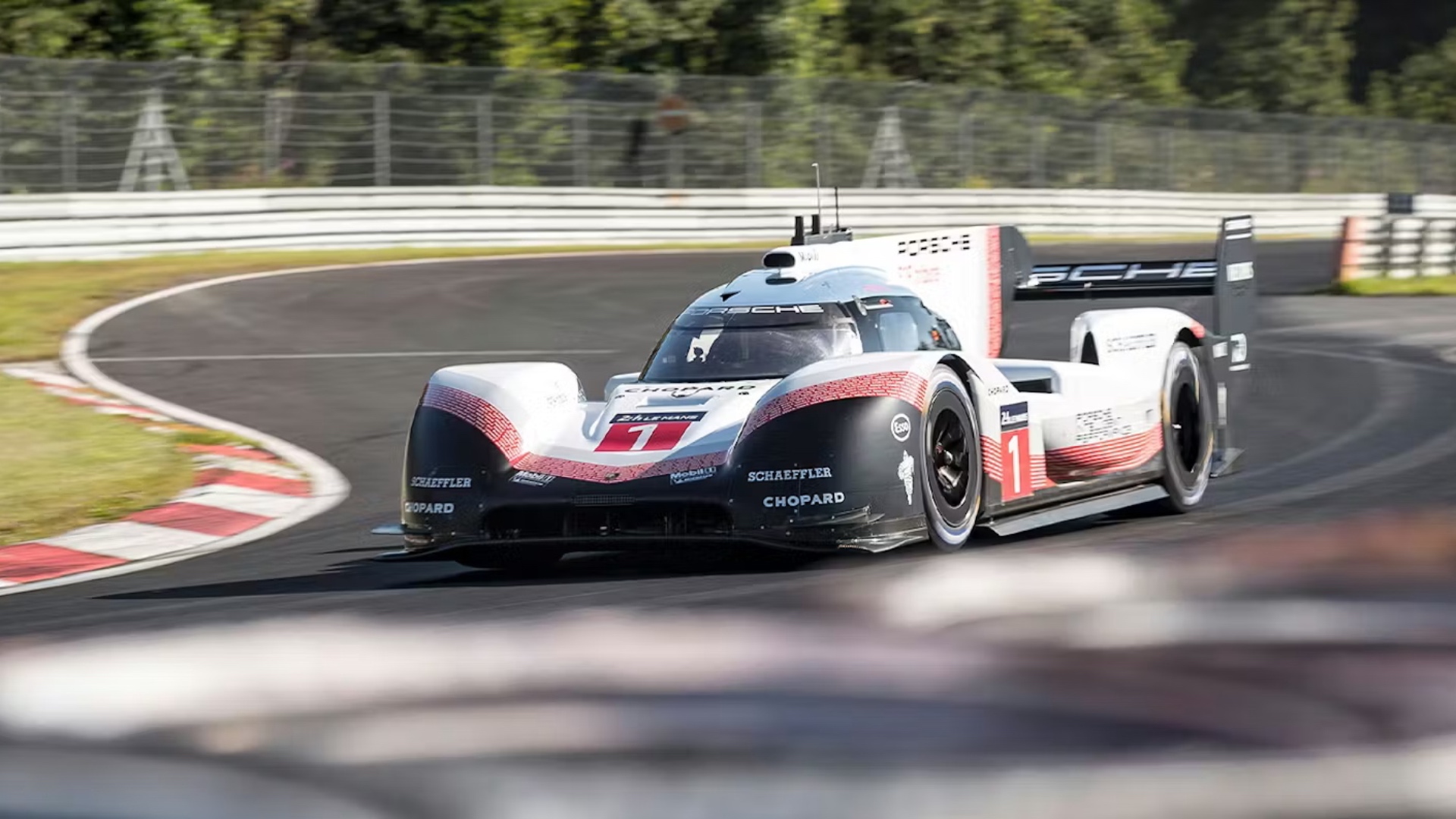 919_hybrid_evo_nurburgring_record_hero_desktop