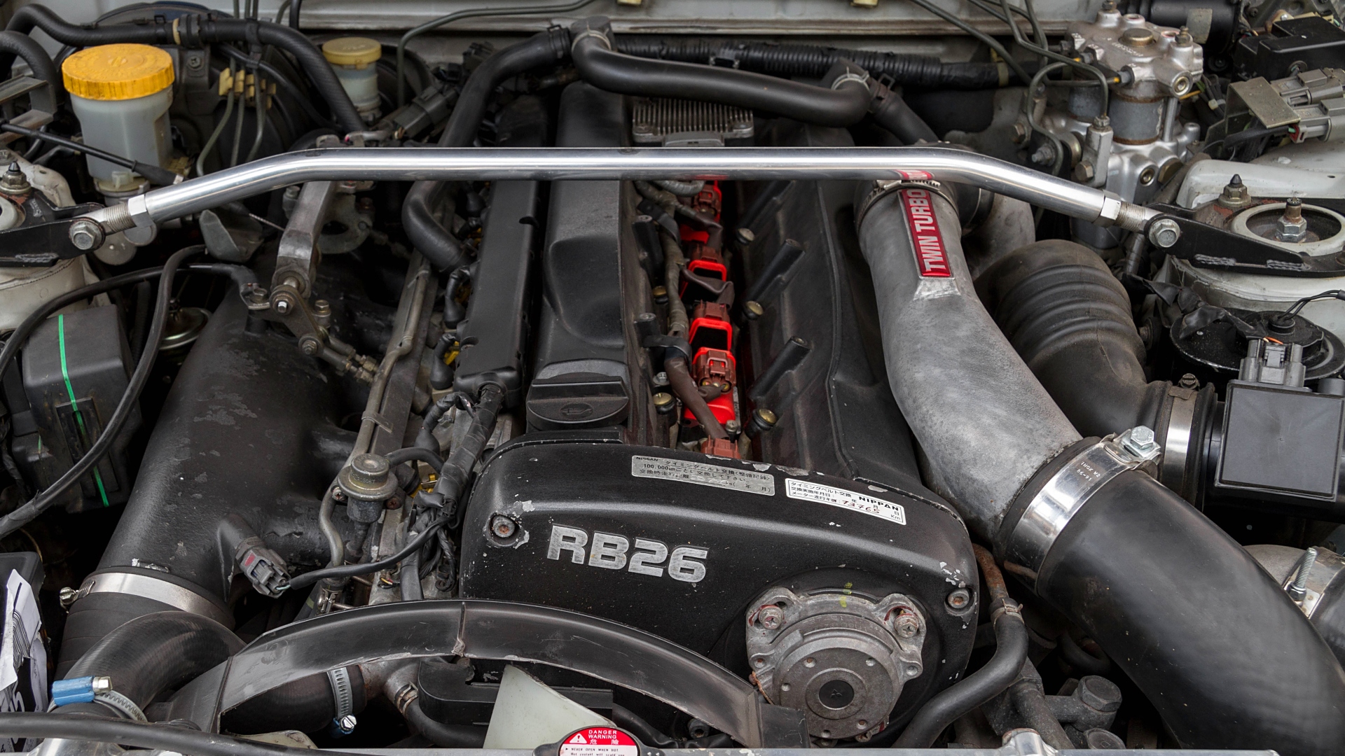 Nissan-Skyline-GT-R-sei-cilindri-RB26DETT-motore-2