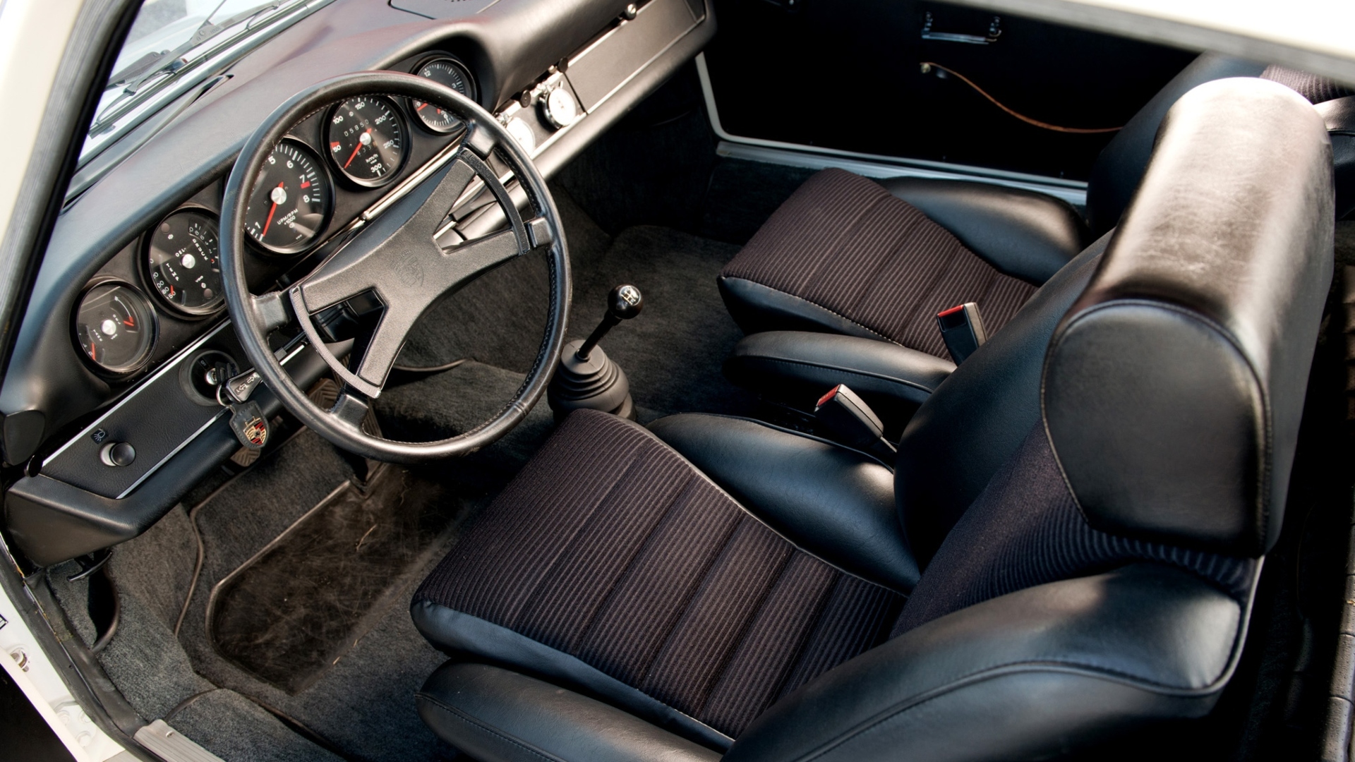 Porsche-911-Carrera-RS-2.7-1972-2