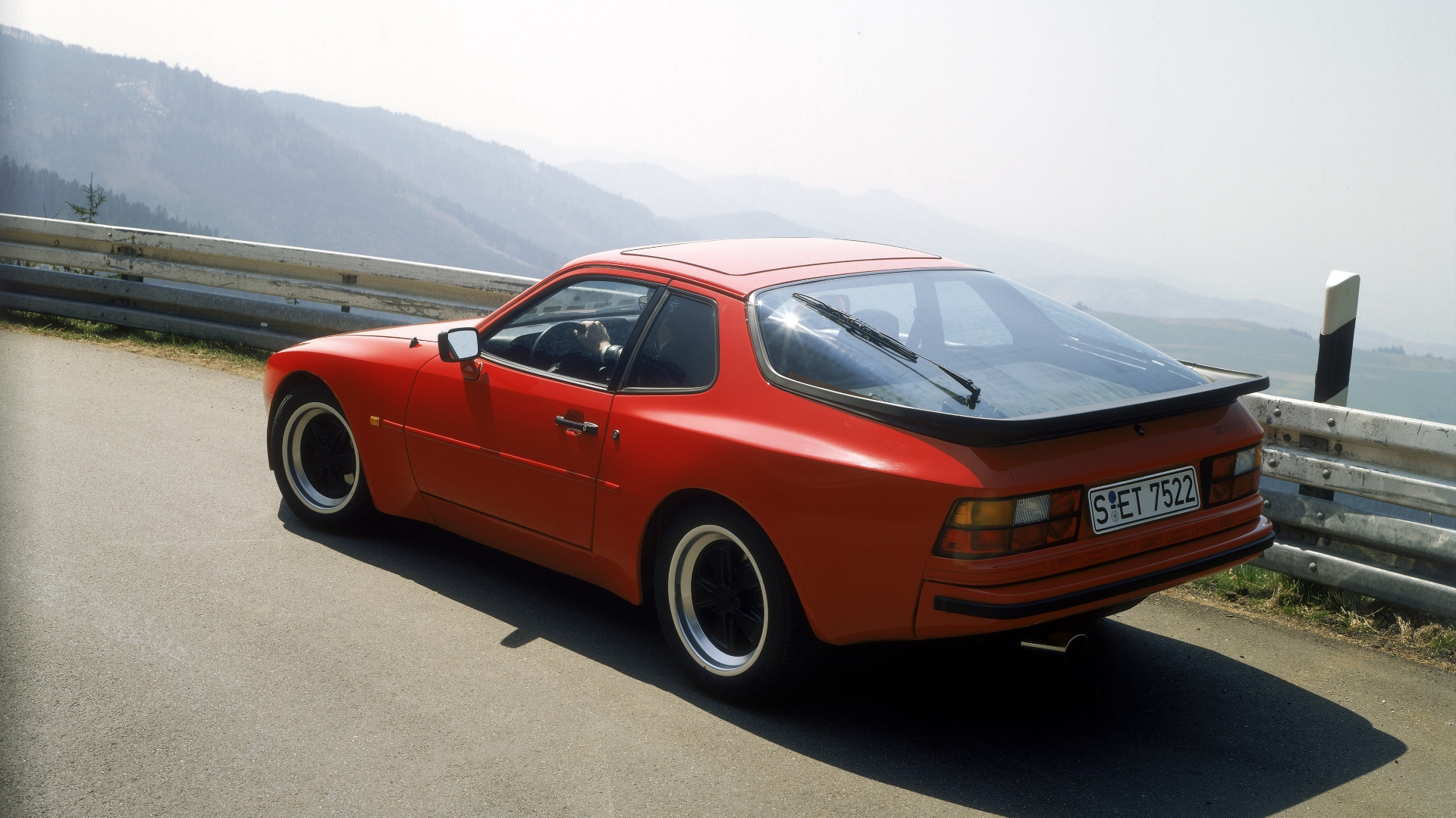 Porsche-944-1982-coupe-cabriolet-s-turbo-2