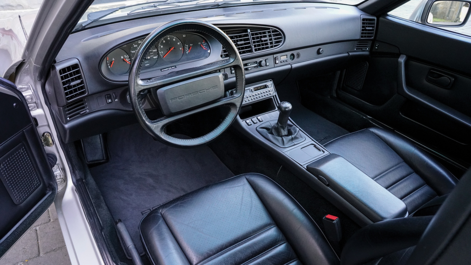 Porsche-944-1982-coupe-cabriolet-s-turbo-7