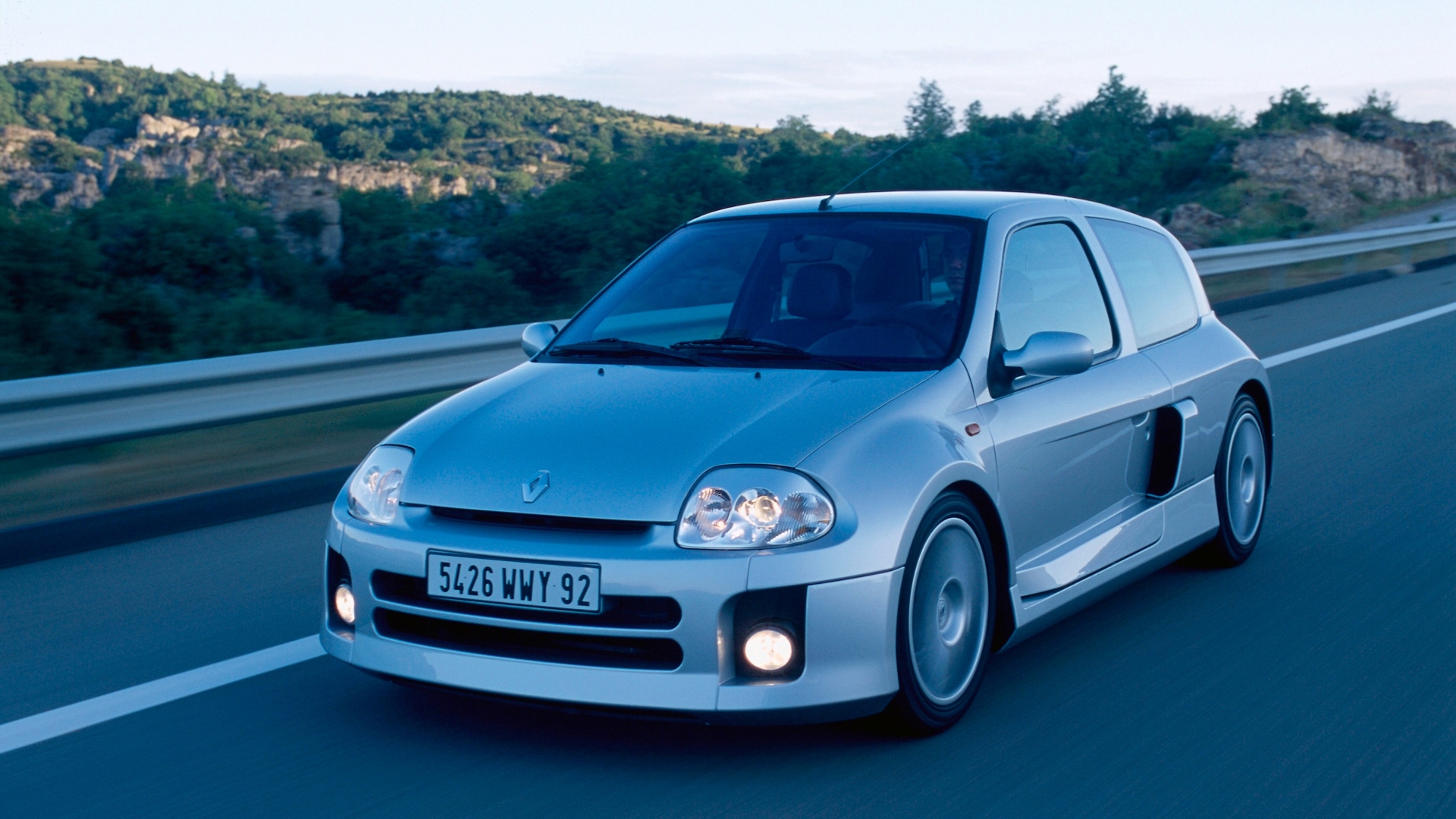 Renault-Clio-V6-2001-14