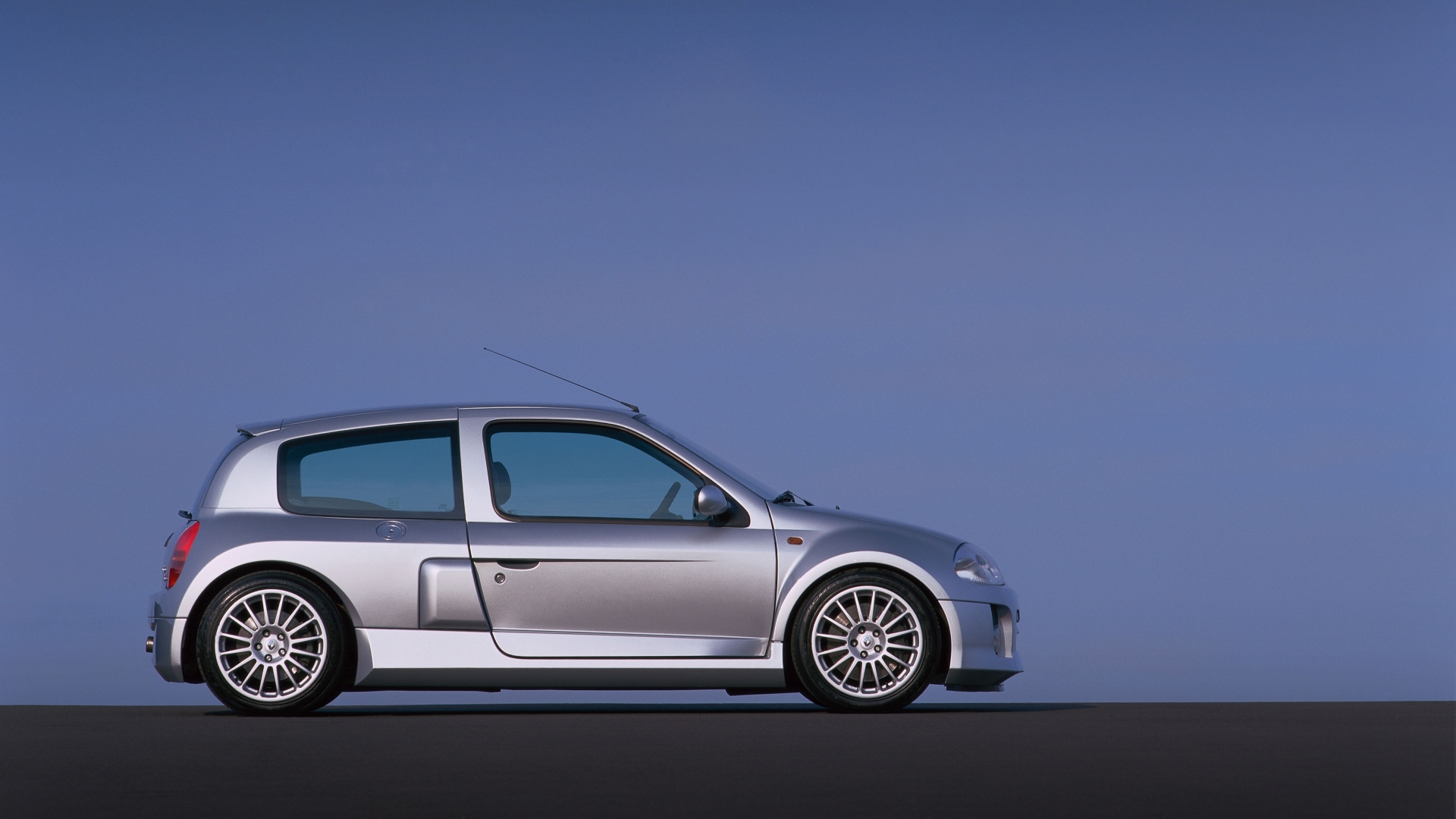 Renault-Clio-V6-2001-2