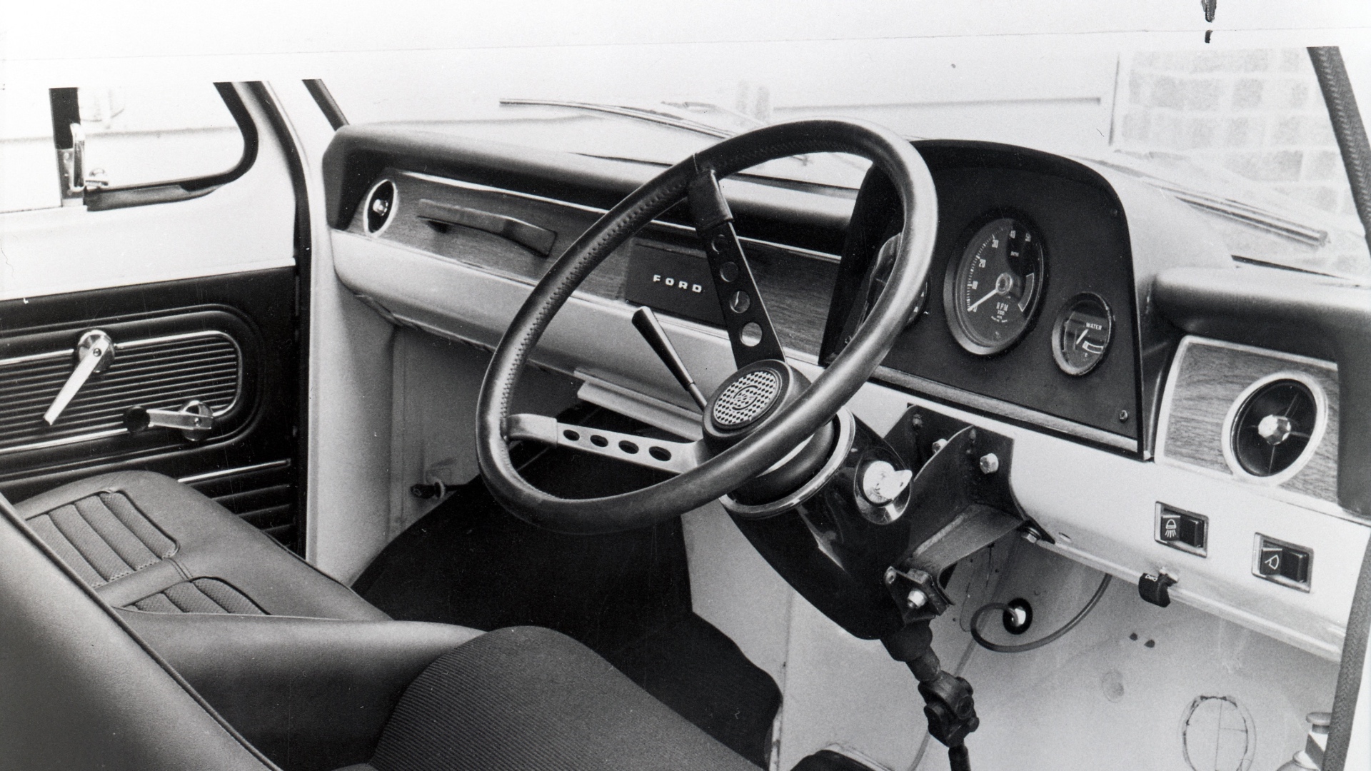 SuperVan_original-uk_neg_1971_236_0001