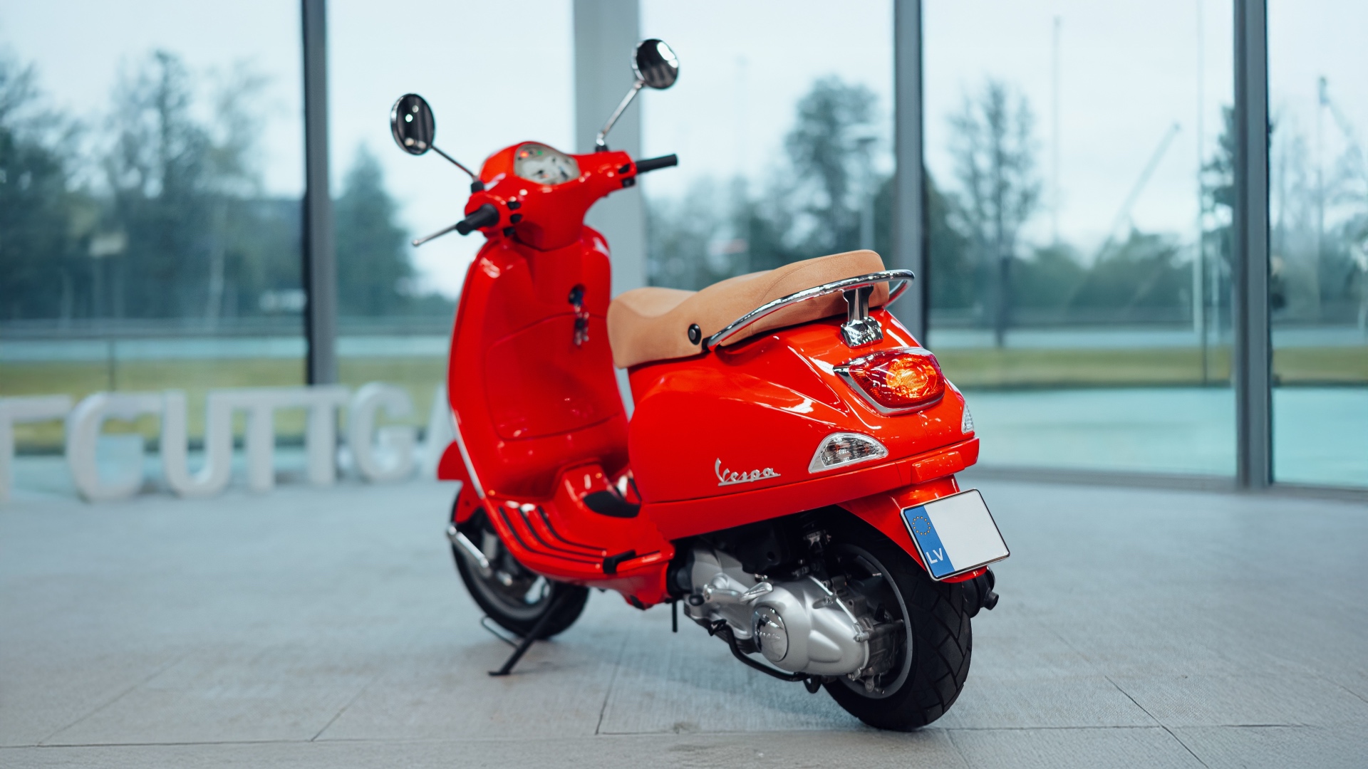 2007-Piaggio-Vespa-LX-125--Ferrari-Edition-_1406543