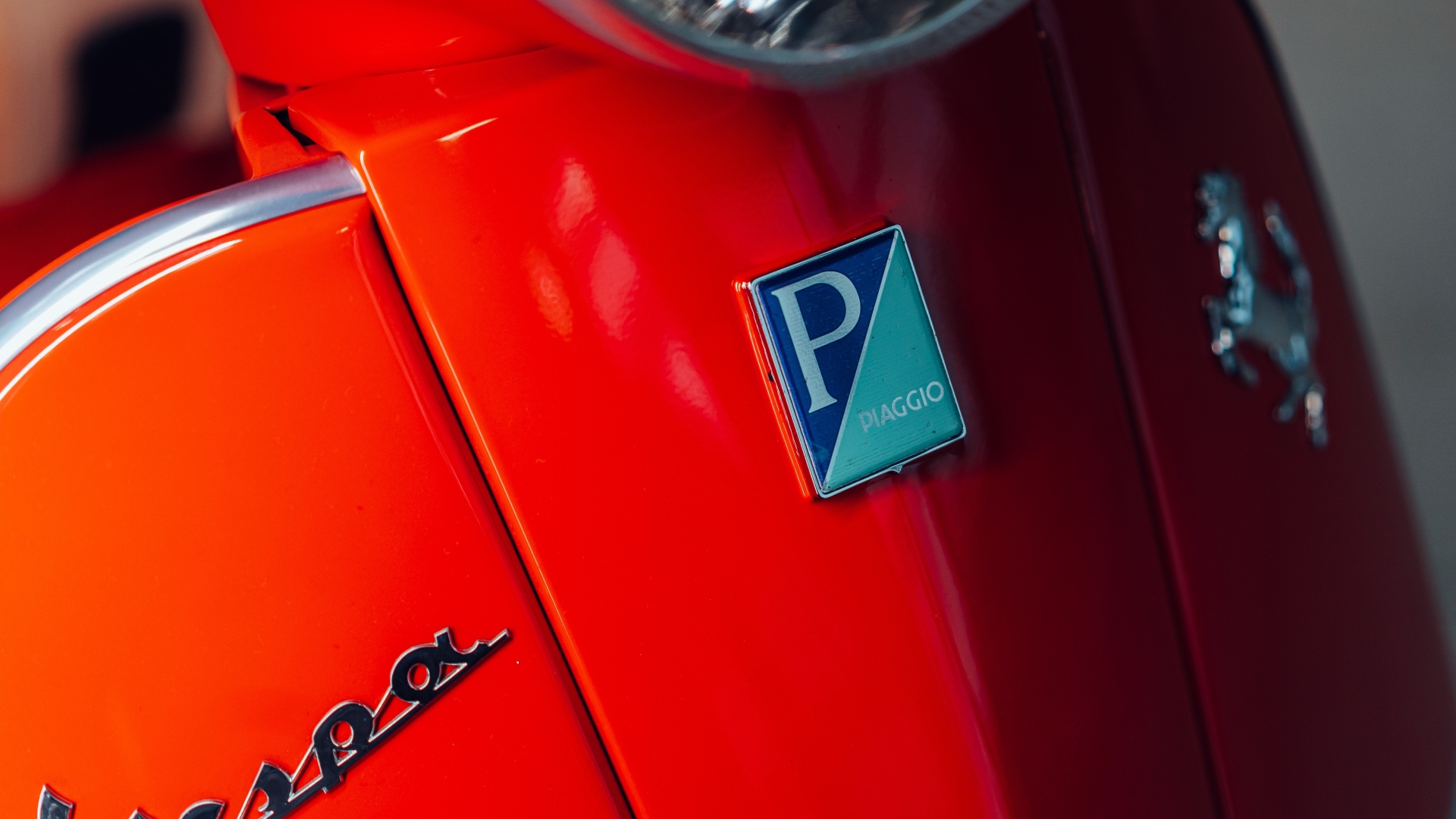 2007-Piaggio-Vespa-LX-125--Ferrari-Edition-_1406544