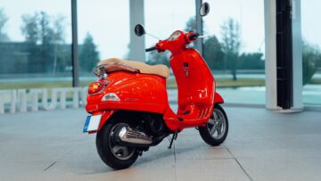 2007-Piaggio-Vespa-LX-125--Ferrari-Edition-_1406545
