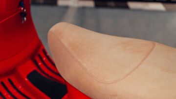 2007-Piaggio-Vespa-LX-125--Ferrari-Edition-_1406551