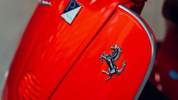 2007-Piaggio-Vespa-LX-125--Ferrari-Edition-_1406558