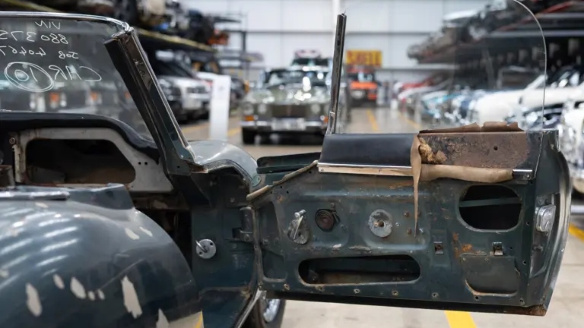 Jaguar-E-Type-barn-find-2026-11 Jaguar-E-Type-barn-find-2026-11