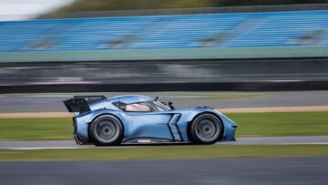 Questo “missile” inglese ha messo sottosopra il mondo delle hypercar