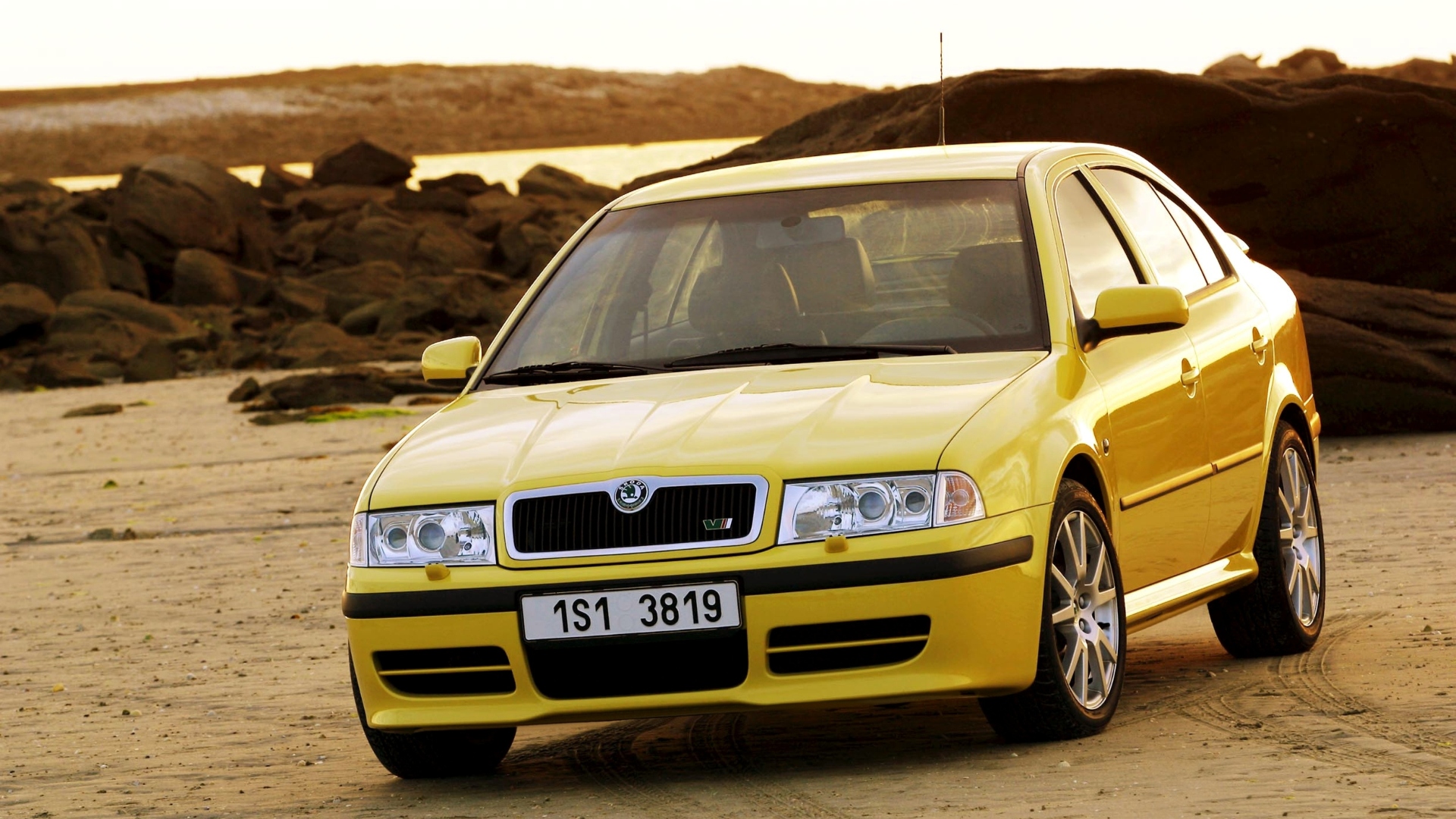 Stanchi della solita Golf GTI? Comprate una Octavia RS!