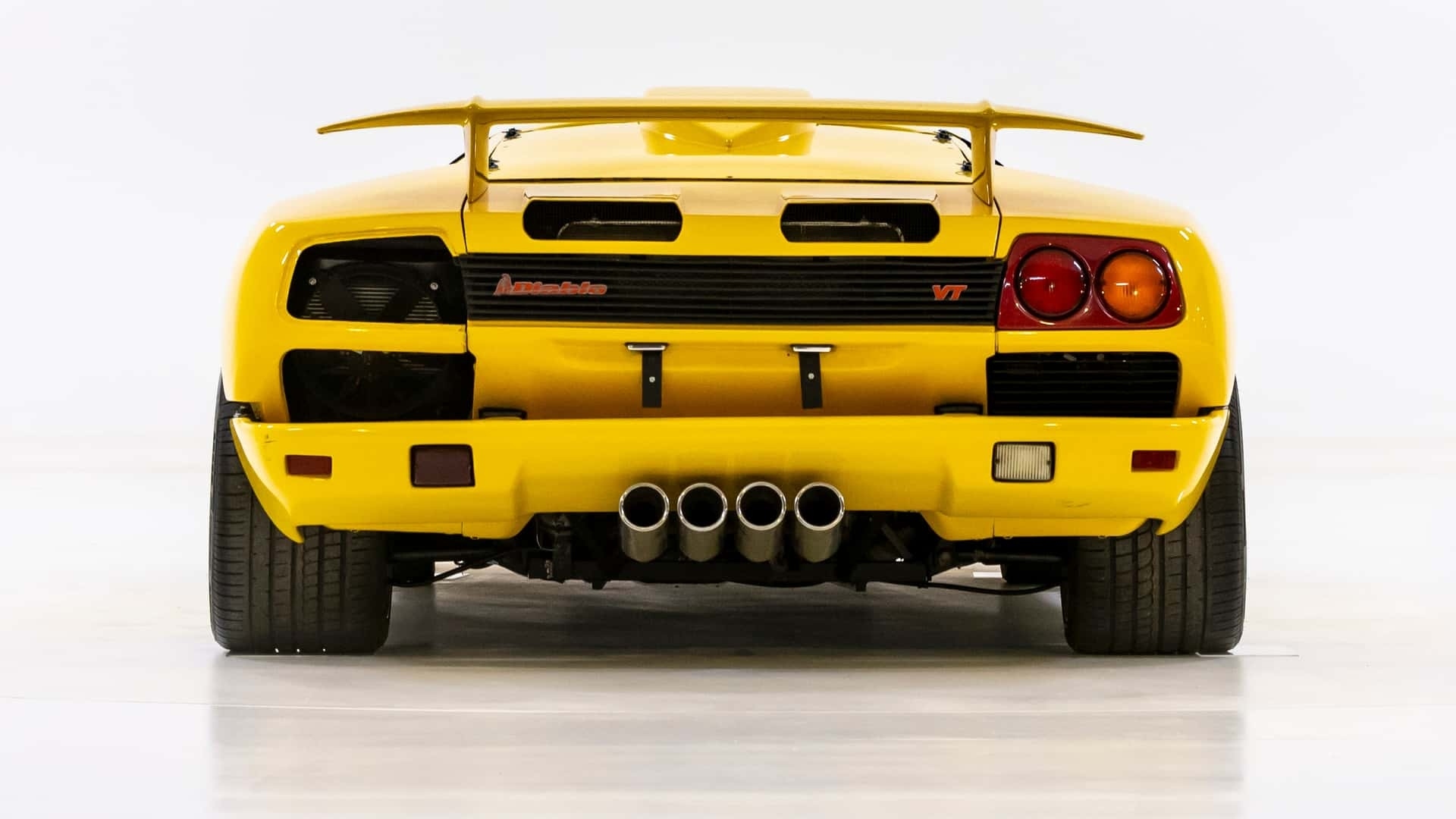 Una Lamborghini Diablo col motore della Passat? No, non è uno scherzo