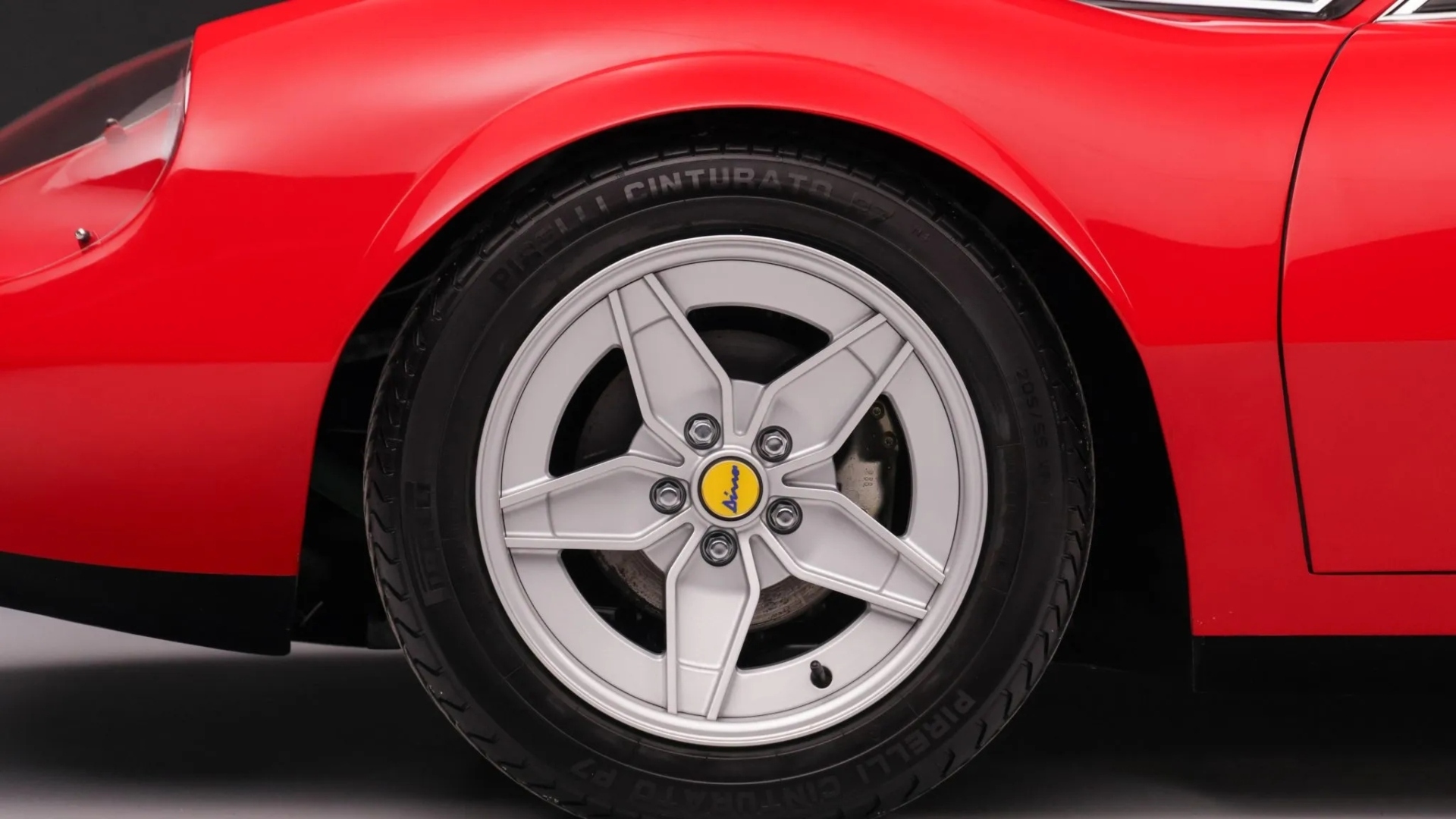 Ferrari Dino 246 GTS: con una “pompatina” così è ancora più sexy